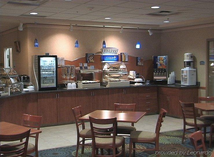 فندق هوليداي إن إكسبريس آند سويتس سانت كرواكس فالي Saint Croix Falls المطعم الصورة